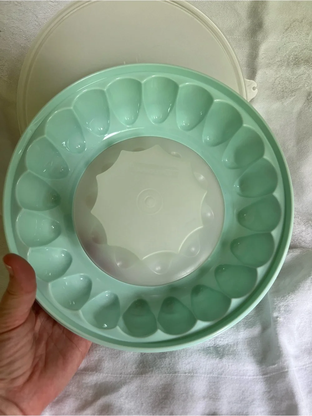 Tupperware Mint Green Round Plastic Jello Mold Bowl with Lid